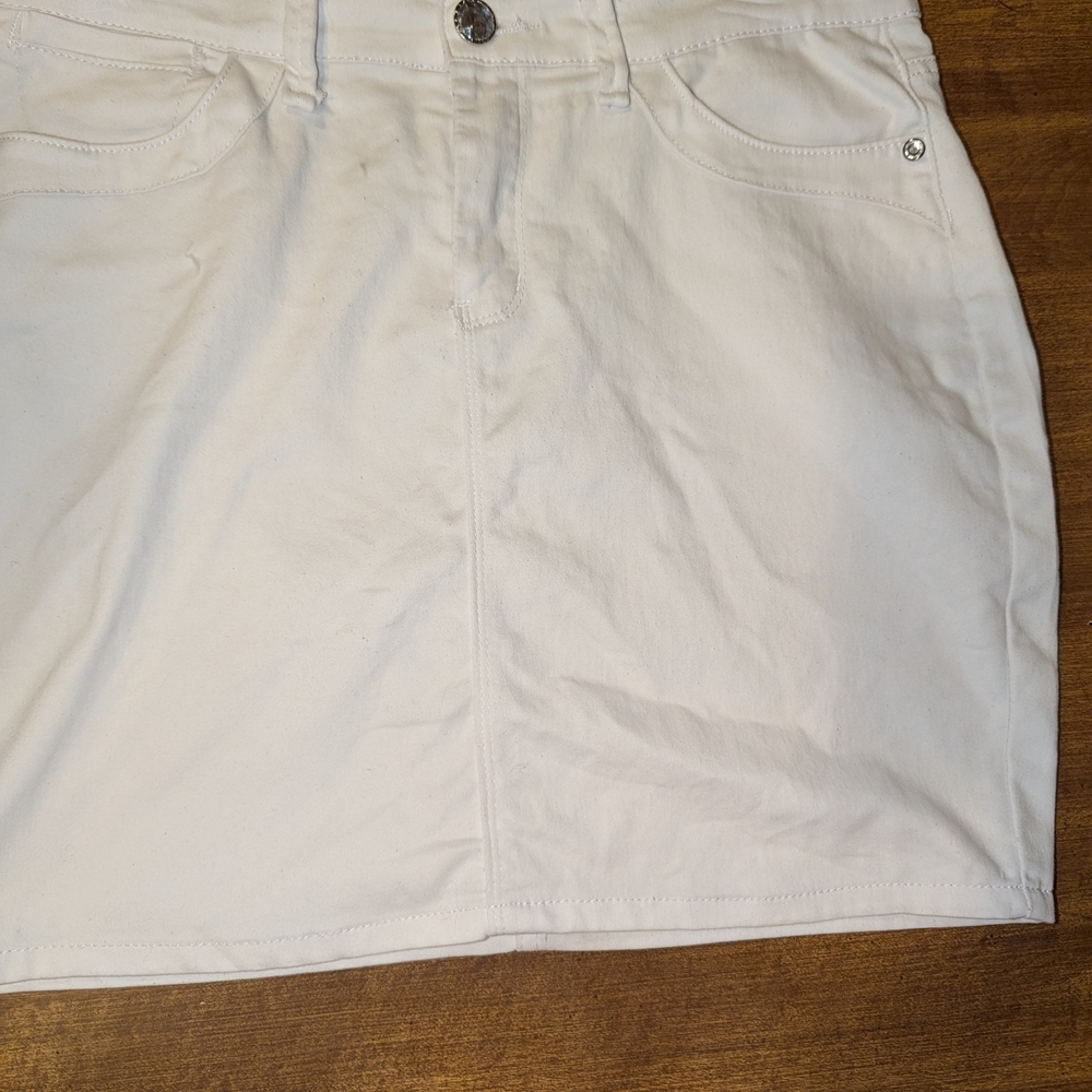Venus White Denim Skirt Women's Size 10 Front &‎ Back Pockets